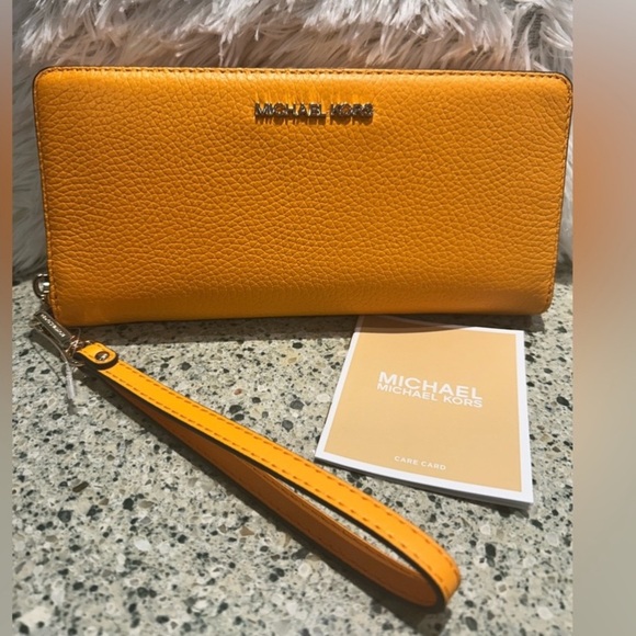 NWT-Michael Kors Jet set Travel Continental  Wristlet/wallet - Picture 9 of 9